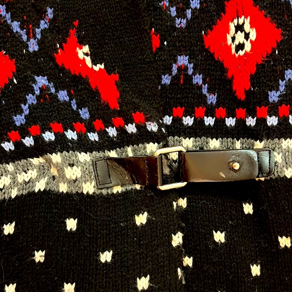 Tommy Hilfiger Sweater Vest. Size: Medium. Looks Brand New. - Picture 8 of 13